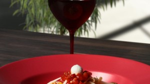 Delta Mat Kırmızı Bayrak Makarna Tabağı 26 Cm