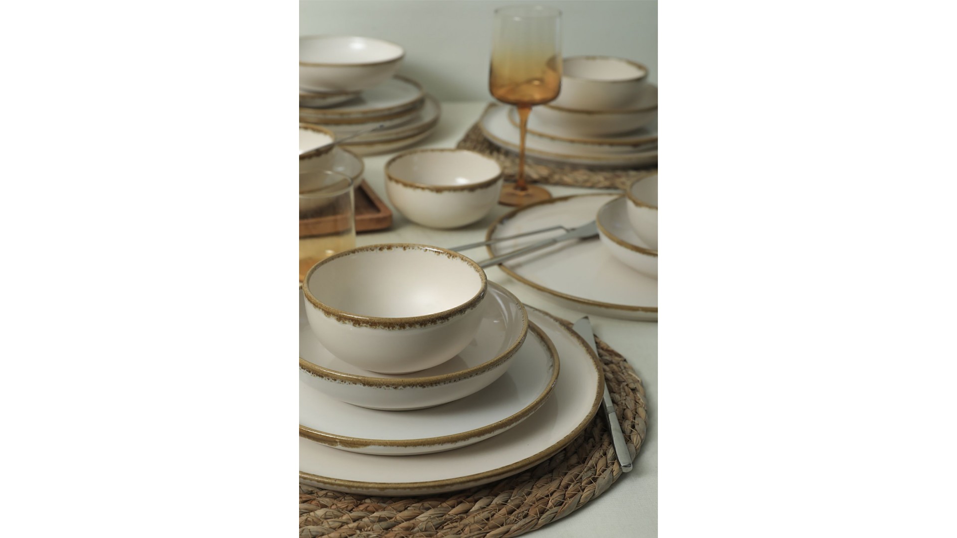 Straw Nordic Yemek Takımı 24 Parça 6 Kişilik