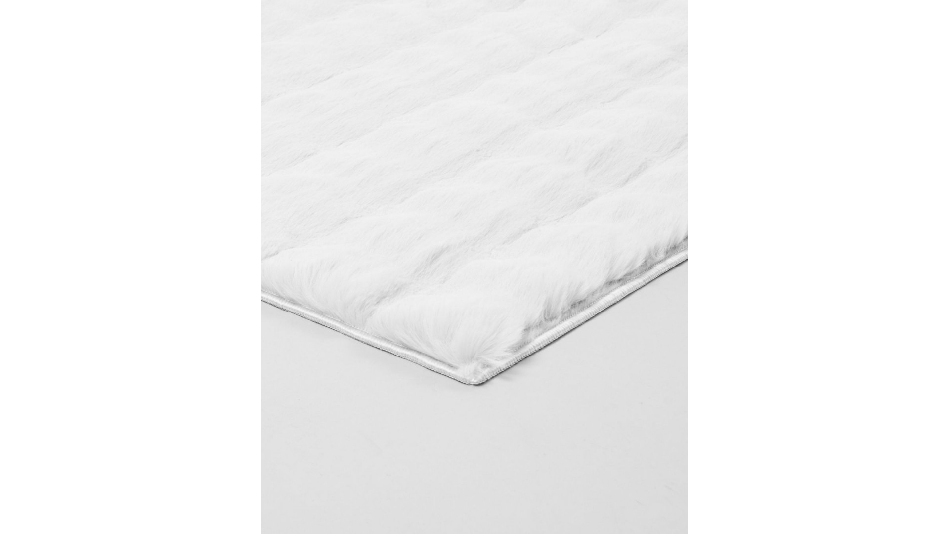 BUBBLE – Beyaz İthal Tavşan Tüyü Peluş Halı | Model BBL03