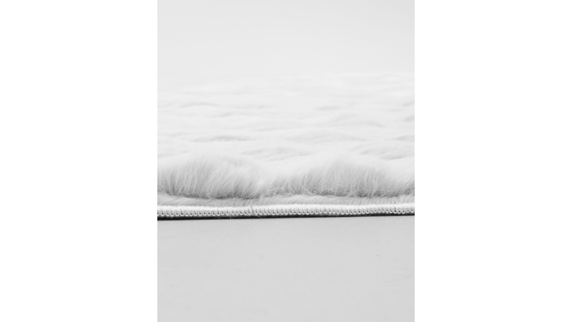 BUBBLE – Beyaz İthal Tavşan Tüyü Peluş Halı | Model BBL03