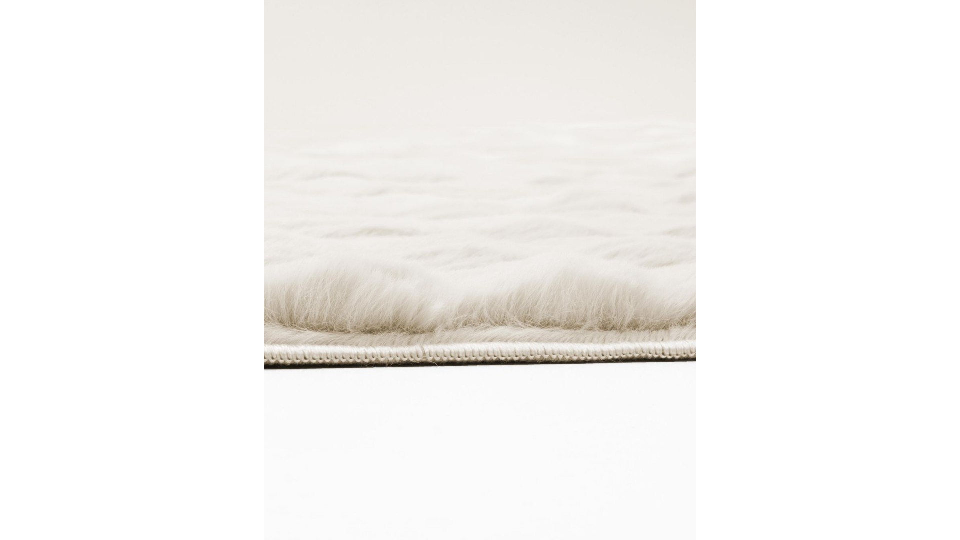 BUBBLE – Krem İthal Tavşan Tüyü Peluş Halı | Model BBL06